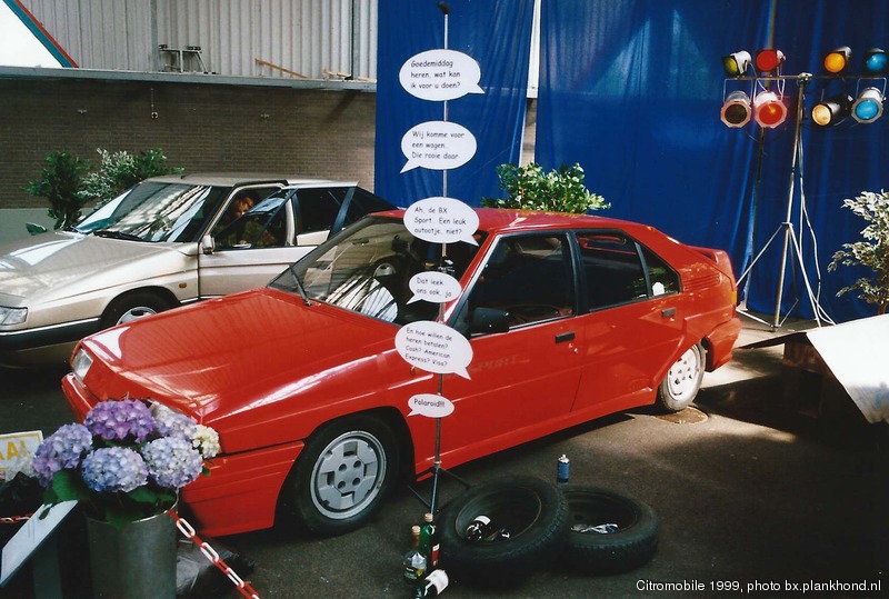 NN-19-XZ, Rouge Vallelunga op de stand van de BX club Nederland